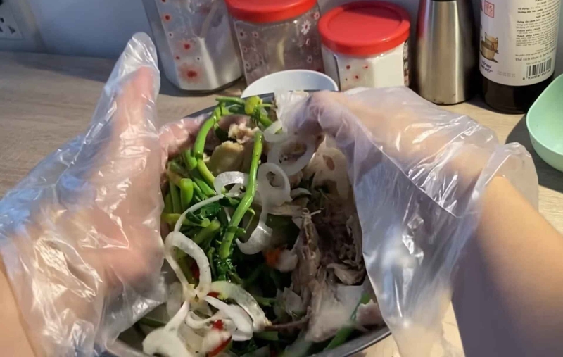 gỏi gà rau nhút 9