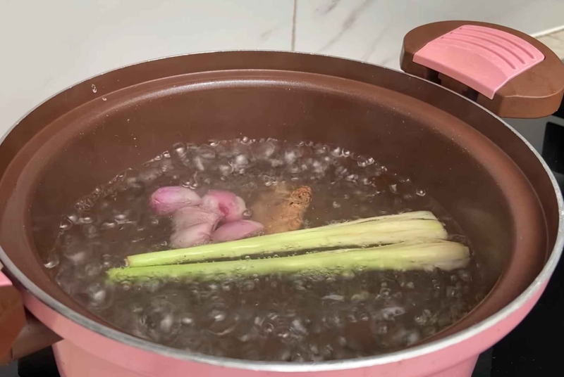 gỏi gà rau nhút 3