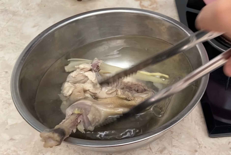 gỏi gà rau nhút 5