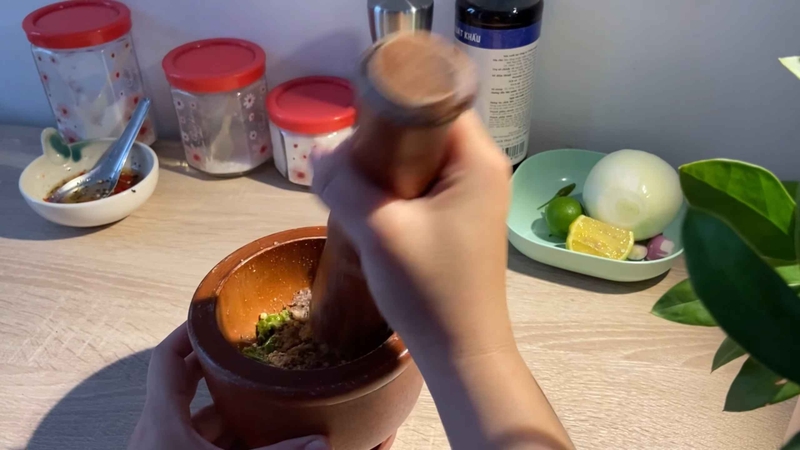 gỏi gà rau nhút 10
