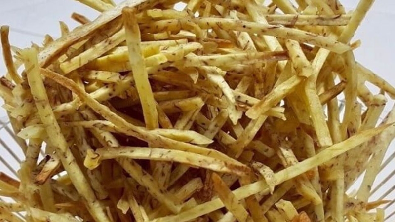 Bước 2: Chiên giòn khoai môn