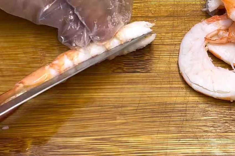 Cắt 1 đường ở dưới bụng