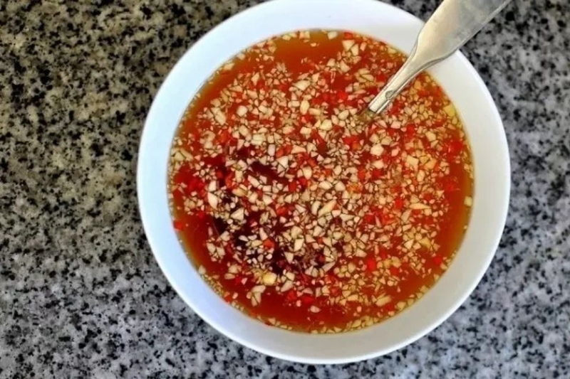 Pha nước sốt Thái