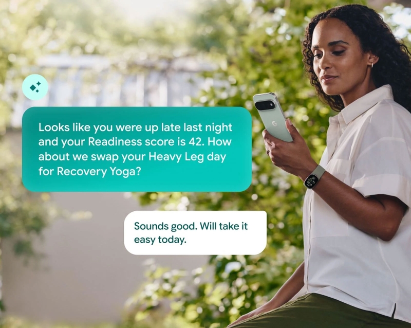Google Health Coach gợi ý điều chỉnh bài tập dựa trên dữ liệu phục hồi của người dùng Fitbit Edge.