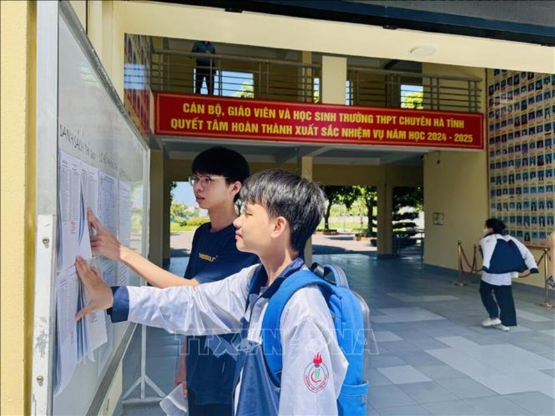 Đối với Trường THPT Chuyên Hà Tĩnh