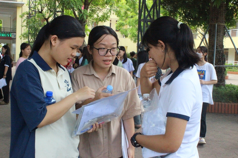 Đối với các trường THPT không chuyên