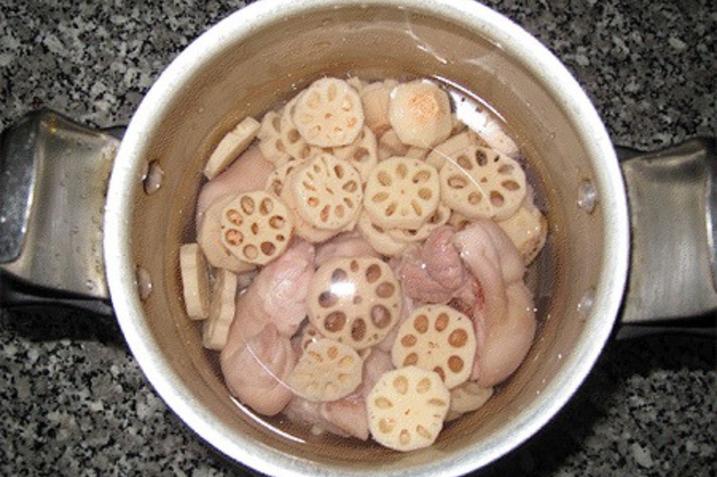 hầm củ sen - canh củ sen hầm giò heo