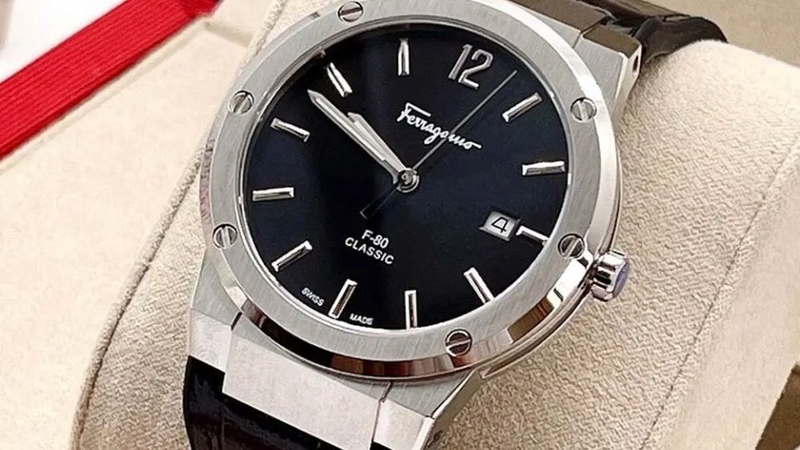 Hãng đồng hồ Royal Crown của nước nào? 10