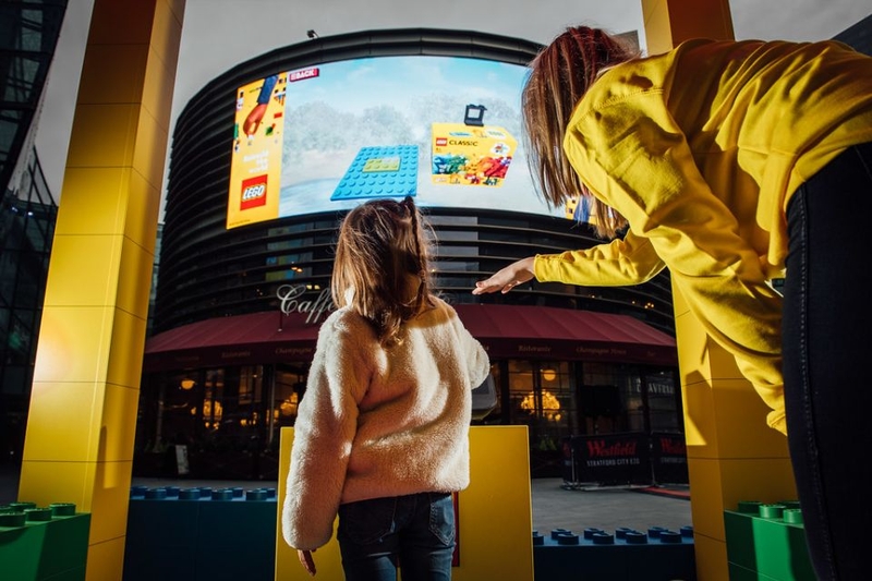 Ứng dụng Haptics vào quảng cáo DOOH