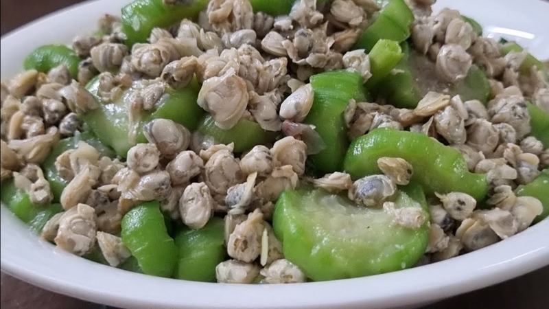 Hến xào mướp 6