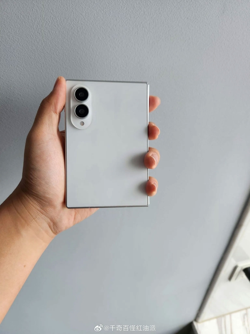 hinh-anh-samsung-galaxy-z-fold8-wide-ro-ri-207775-2.jpg