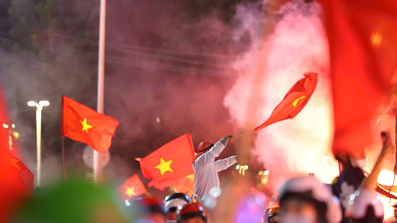 Hình nền lá cờ Việt Nam mừng chiến thắng 2