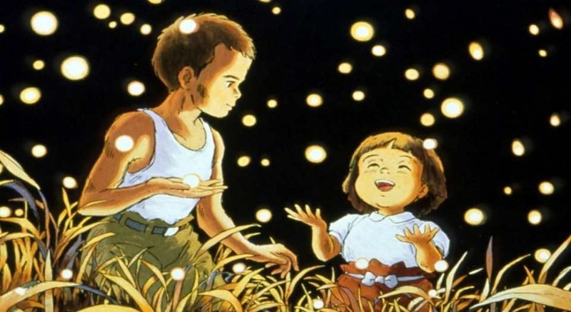 Hình ảnh vui vẻ và cảm động của hai anh em trong Mộ Đom Đóm