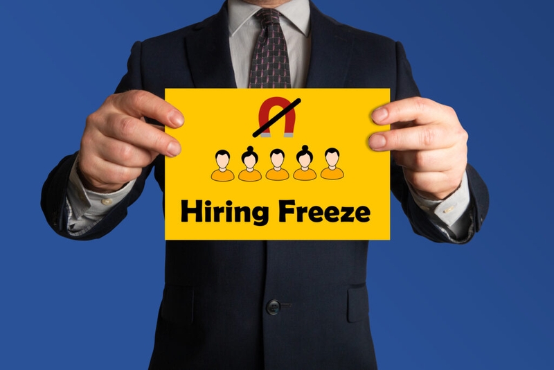 hiring freeze là gì 1.jpeg