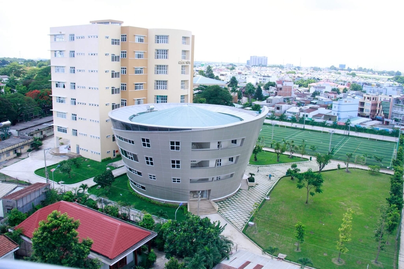 học phí Đại học Ngân hàng hình 2