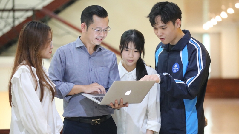 Sinh viên Đại học Sư phạm được hỗ trợ nhiều từ giảng viên và Nhà trường