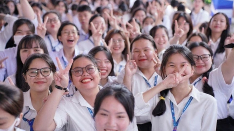 Đặc biệt, đối với sinh viên các ngành sư phạm, Nhà trường áp dụng chính sách miễn, giảm học phí.