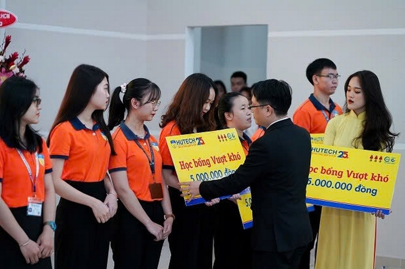 học phí HUTECH 2025 ảnh 6