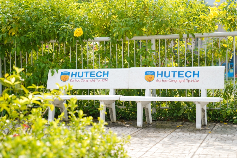 học phí HUTECH