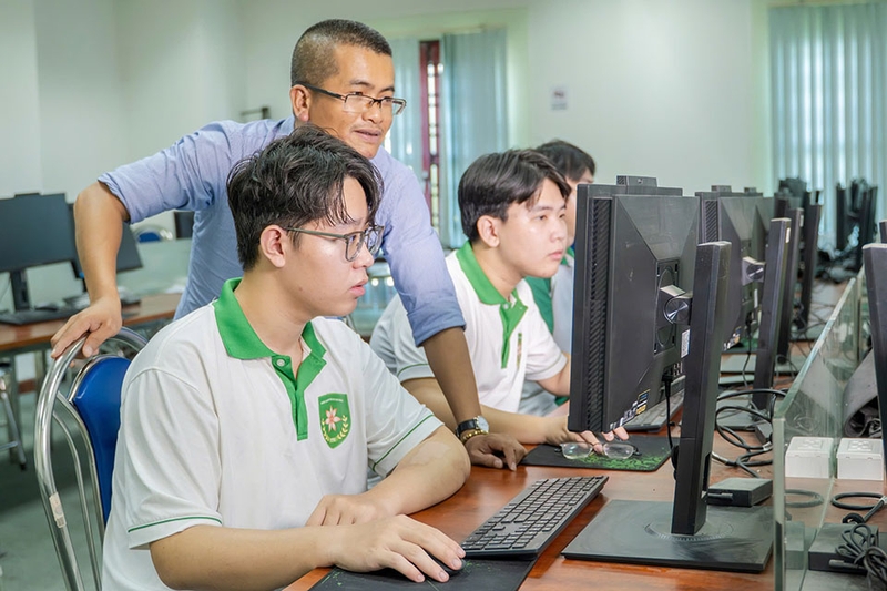Học phí ngành Công nghệ thông tin 2