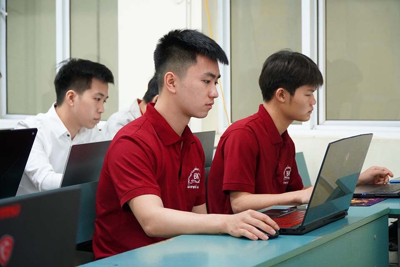Học phí ngành Công nghệ thông tin 8