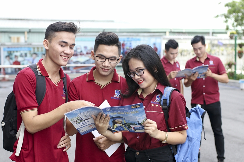 thong tin hoc phi dai hoc nguyen tat thanh 2025