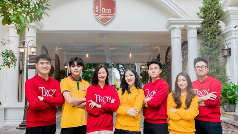 Sinh viên chính quy (ngành Quản trị kinh doanh dành cho các tài năng thể thao)