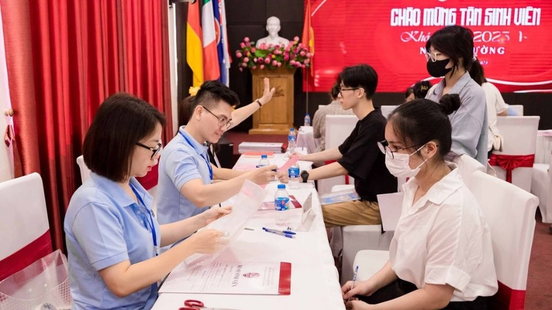 Học phí UEB 2025 ngành Quản trị Kinh doanh liên kết với Đại học St.Francis, Hoa Kỳ.