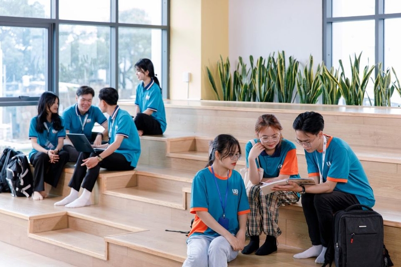 Cập nhật học phí UEH 2025 mới nhất