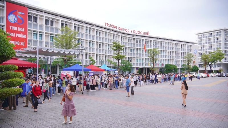 Đại học Y Dược Huế có các quy định miễn giảm 70%, 50% học phí tùy đối tượng