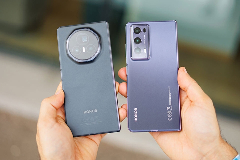 HONOR Magic V3 đặt cạnh HONOR Magic V2