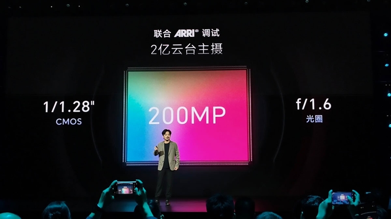honor-robot-phone-tao-dau-an-voi-gimbal-ba-truc-210582-4.jpg