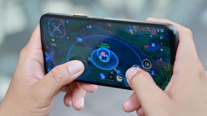Người dùng có thể chơi game thiết lập đồ họa thấp đến trung bình