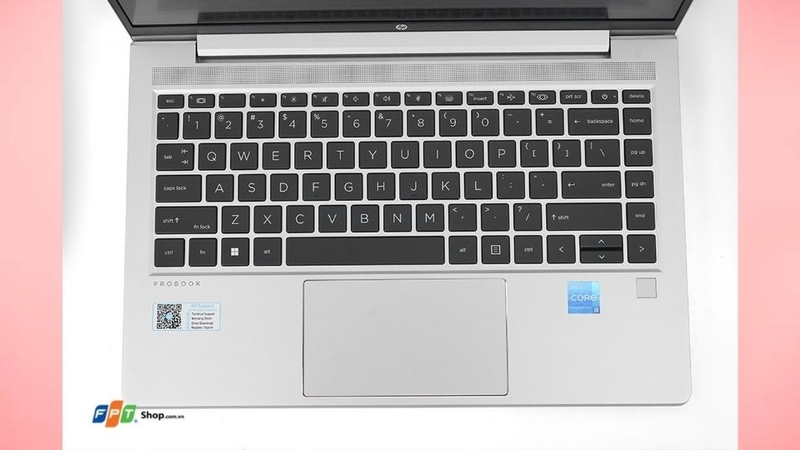 Bàn phím được thiết kế theo phong cách nhỏ gọn, đơn giản