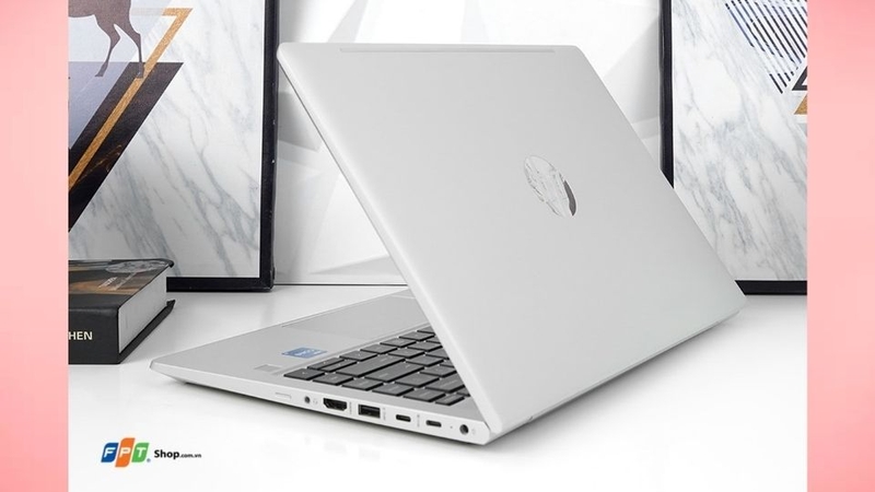 Với độ phân giải Full HD và công nghệ màn hình Anti-glare LED UWVA đã góp phần việc bảo vệ đôi mắt