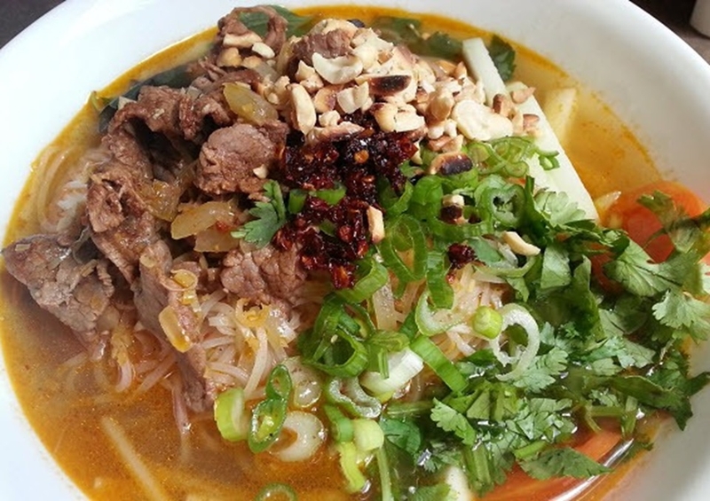 hủ tiếu sa tế bò ảnh 1