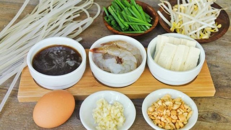 Nguyên liệu làm hủ tiếu xào kiểu Thái