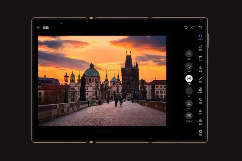 huawei-mate-xt-c.jpg
