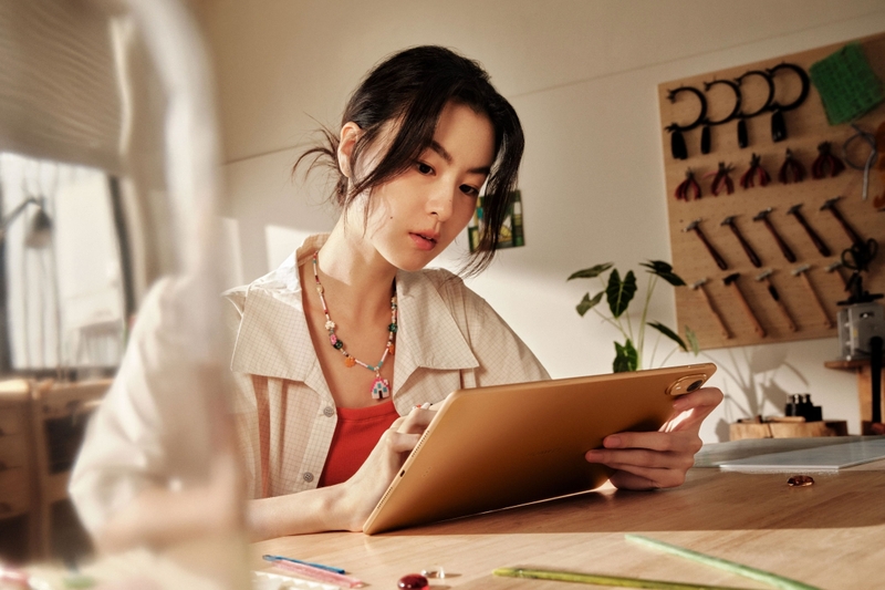 Thân máy dày 5,9 mm giúp HUAWEI MatePad Air Z thuận tiện hơn khi cầm và di chuyển.