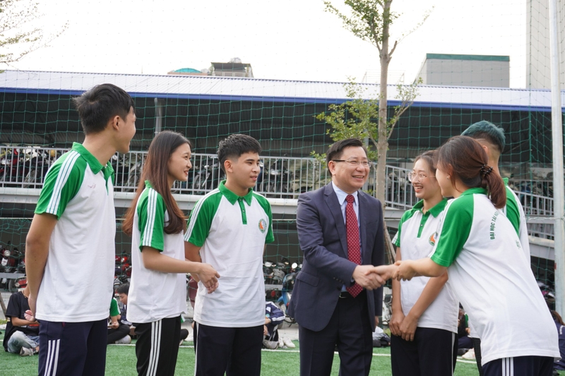 HUNRE là trường gì 4