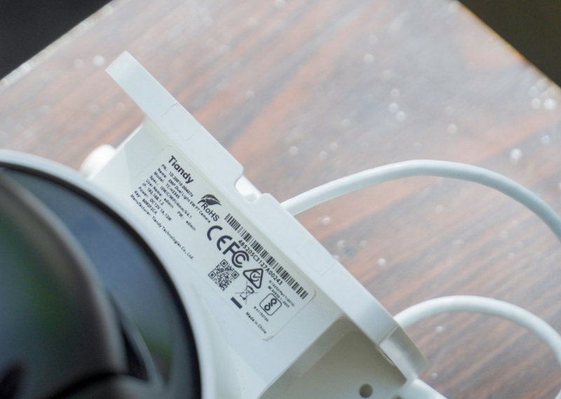 Kết nối nguồn điện cho camera là bước đầu