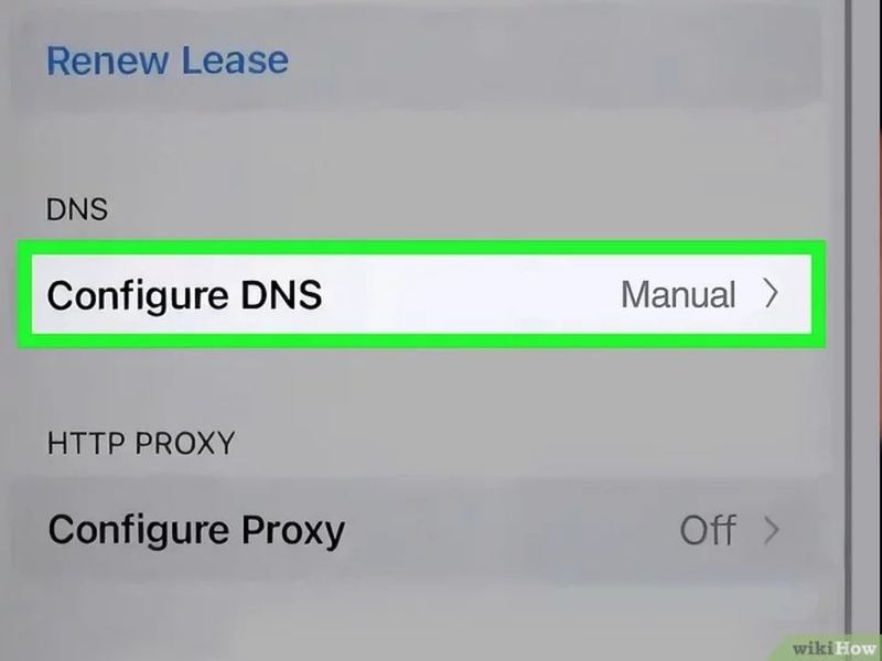 Thay đổi cài đặt DNS: Cuộn xuống cuối màn hình, chọn&nbsp;Cấu hình DNS và chọn&nbsp;Thủ công.