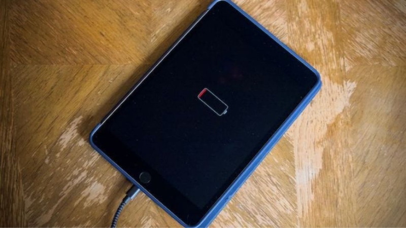 iPad hết pin tắt nguồn sạc không lên 1