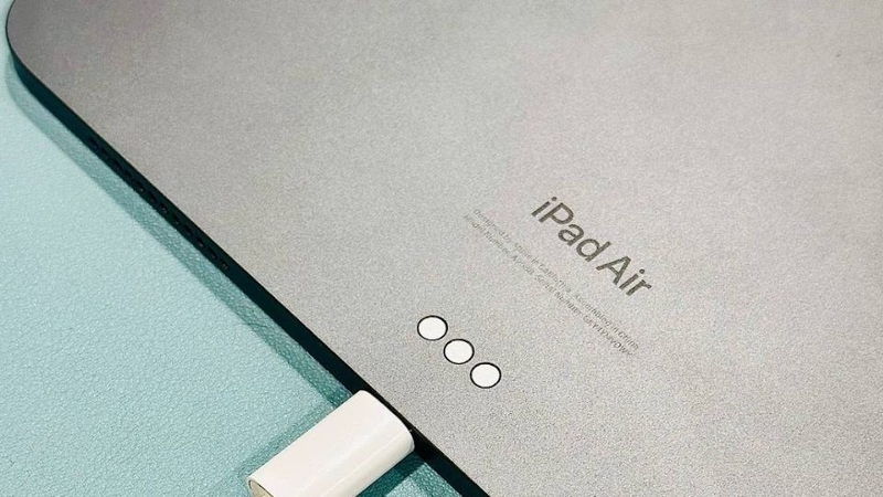 iPad hết pin tắt nguồn sạc không lên 5