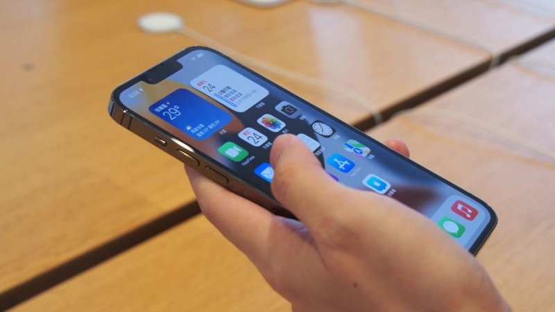 iPhone 14 bị nóng máy 4
