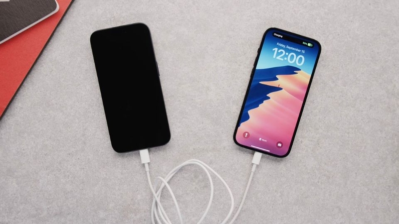 iPhone 15 sạc không vào pin 6