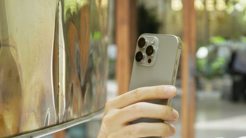 iPhone 16 Pro Max chụp ảnh bị mờ 1