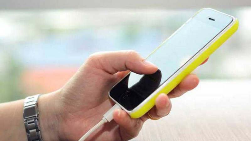 iPhone bị loạn cảm ứng khi sạc hình 4.png