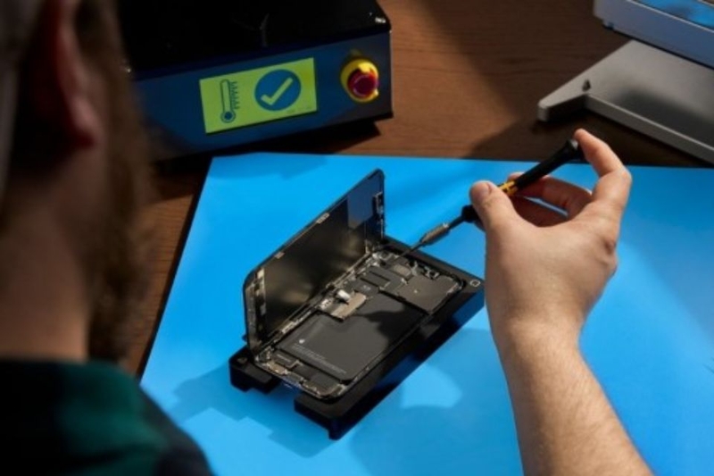 Mang iPhone bị lỗi tới các trung tâm sửa chữa uy tín