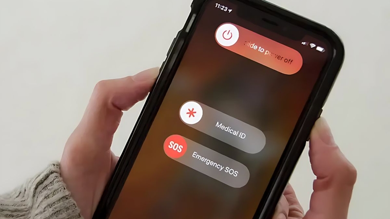 iPhone bị màn hình xanh rồi tắt nguồn hình 3